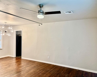 1702 W Britton Road - Photo Thumbnail 8