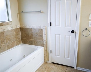 10605 Nw 17th - Photo Thumbnail 15