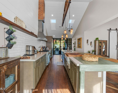 4402 E Turney Avenue - Photo Thumbnail 3