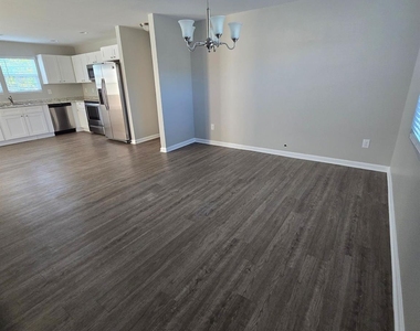 1151 Bentley Court - Photo Thumbnail 2