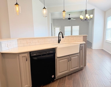 18600 Luna Drive - Photo Thumbnail 6