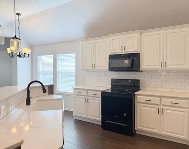 18600 Luna Drive - Photo Thumbnail 7