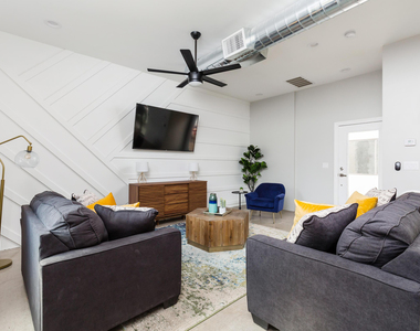 7505 E Main Street - Photo Thumbnail 4