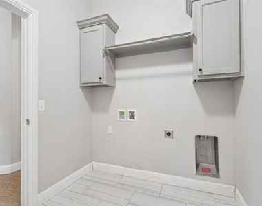 5709 Asheville Way - Photo Thumbnail 17