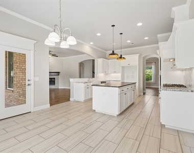 5709 Asheville Way - Photo Thumbnail 12