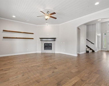 5709 Asheville Way - Photo Thumbnail 10