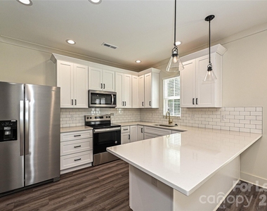 729 Wabash Avenue - Photo Thumbnail 3