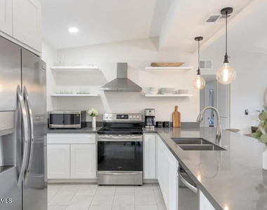 7504 E 1st Street - Photo Thumbnail 8