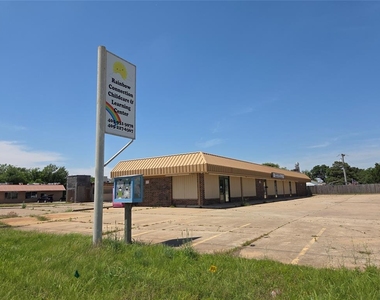 8421 Ne 10th Street - Photo Thumbnail 2