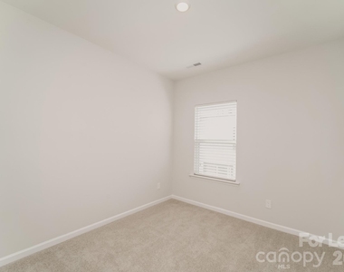 908 Mary Max Drive - Photo Thumbnail 15