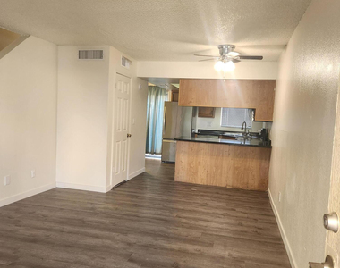 1055 W 5th Street - Photo Thumbnail 4