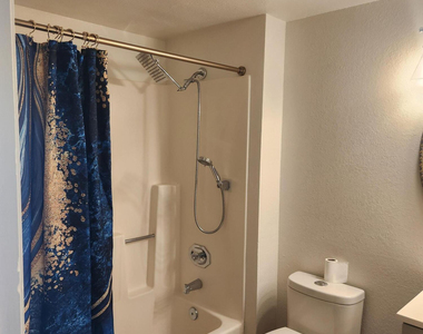 1055 W 5th Street - Photo Thumbnail 12