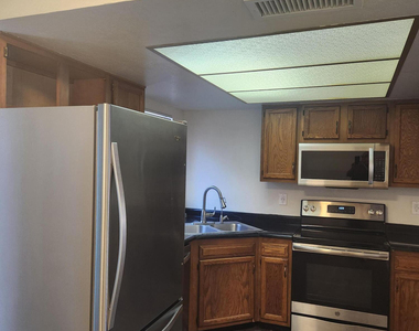 1055 W 5th Street - Photo Thumbnail 7