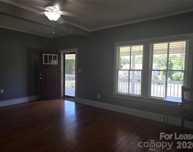 123 Charleston Drive - Photo Thumbnail 3