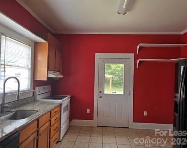 123 Charleston Drive - Photo Thumbnail 6