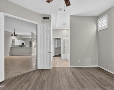 8270 N Hayden Road - Photo Thumbnail 2