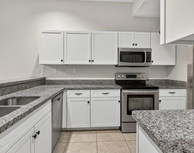 8270 N Hayden Road - Photo Thumbnail 11