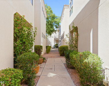 8270 N Hayden Road - Photo Thumbnail 3