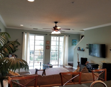 132 Greenwich Circle - Photo Thumbnail 7