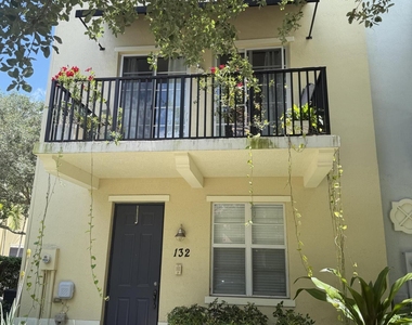 132 Greenwich Circle - Photo Thumbnail 1