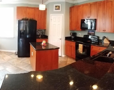 132 Greenwich Circle - Photo Thumbnail 9