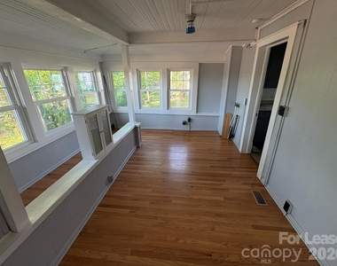 303 Bouchelle Street - Photo Thumbnail 5