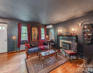 1209 Oakwood Avenue - Photo Thumbnail 1