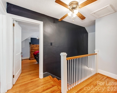 1209 Oakwood Avenue - Photo Thumbnail 14