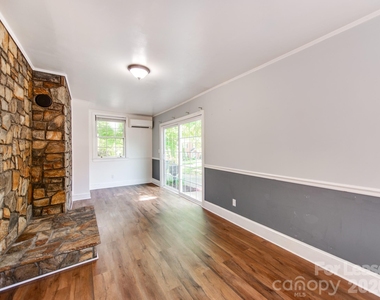 1209 Oakwood Avenue - Photo Thumbnail 11