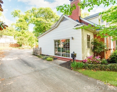 1209 Oakwood Avenue - Photo Thumbnail 27