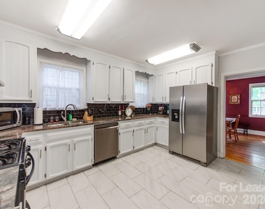 1209 Oakwood Avenue - Photo Thumbnail 7