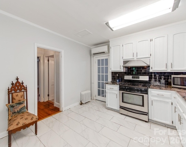 1209 Oakwood Avenue - Photo Thumbnail 9
