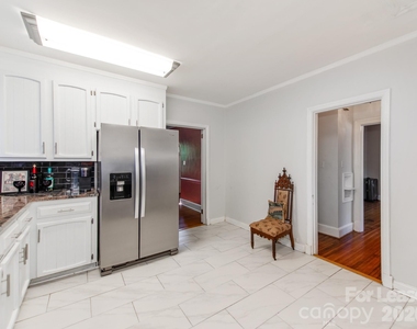 1209 Oakwood Avenue - Photo Thumbnail 10