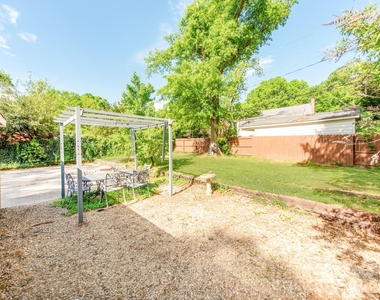 1209 Oakwood Avenue - Photo Thumbnail 26