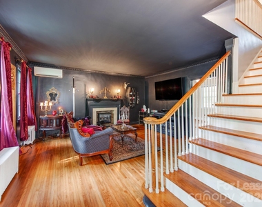1209 Oakwood Avenue - Photo Thumbnail 4