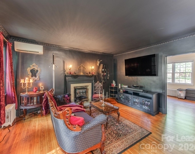 1209 Oakwood Avenue - Photo Thumbnail 3