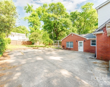1209 Oakwood Avenue - Photo Thumbnail 28