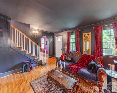 1209 Oakwood Avenue - Photo Thumbnail 2
