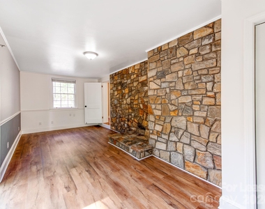 1209 Oakwood Avenue - Photo Thumbnail 12