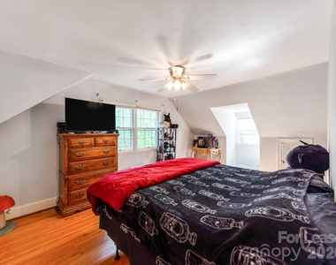 1209 Oakwood Avenue - Photo Thumbnail 18