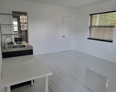 1300 Nw 4th Avenue - Photo Thumbnail 5