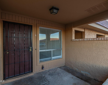 511 W Blackhawk Drive - Photo Thumbnail 4