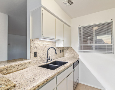 511 W Blackhawk Drive - Photo Thumbnail 14