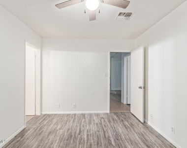 511 W Blackhawk Drive - Photo Thumbnail 21