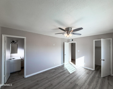 6301 W Earll Drive - Photo Thumbnail 6