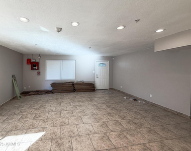 6301 W Earll Drive - Photo Thumbnail 17