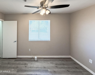 6301 W Earll Drive - Photo Thumbnail 22