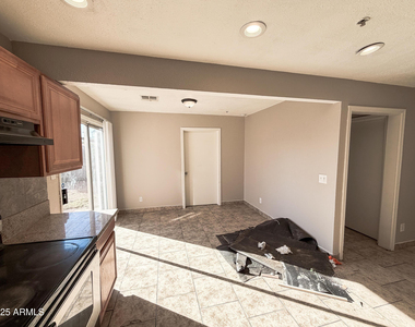 6301 W Earll Drive - Photo Thumbnail 4