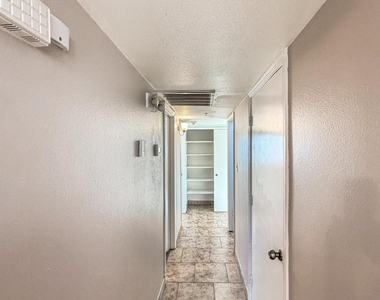 6301 W Earll Drive - Photo Thumbnail 13