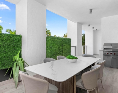 495 E Royal Palm Road - Photo Thumbnail 11